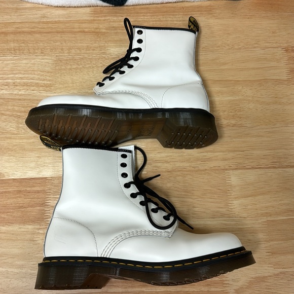 Dr. Martens WOMEN’S 1460 SMOOTH LEATHER LACE UP BOOTS — White — Size Women’s 9 - Picture 4 of 8